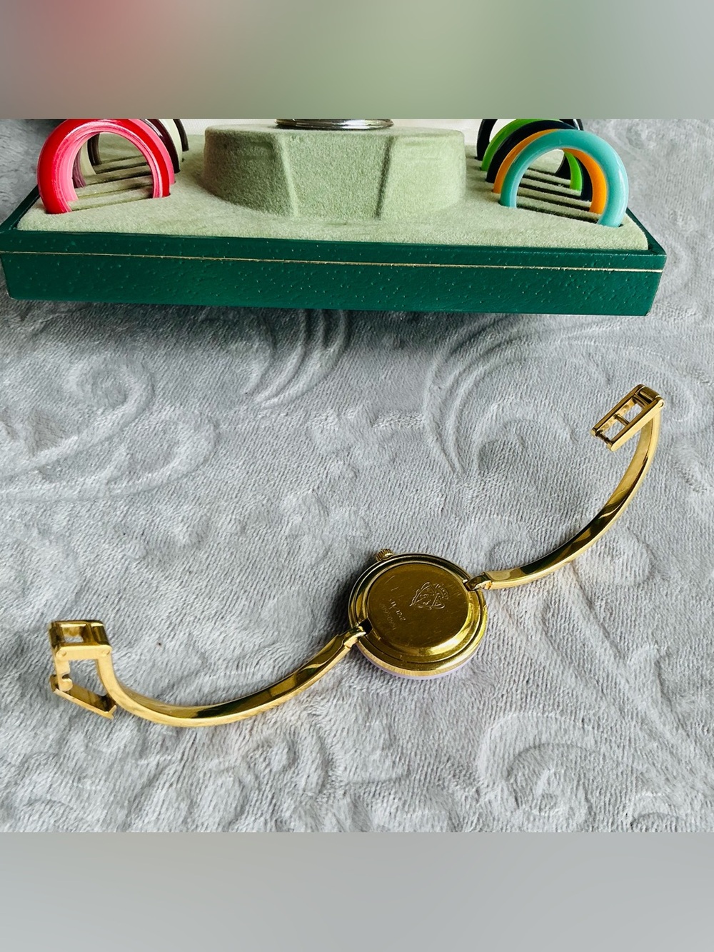 DRESSY MODERN GUCCI bangle watch with set of interchangeable bezels β€οΈππππ€ - Picture 7 of 16